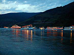 Schiffsflotte zum Rhein Feuerwerk, © 1999, Foto 6, WHO